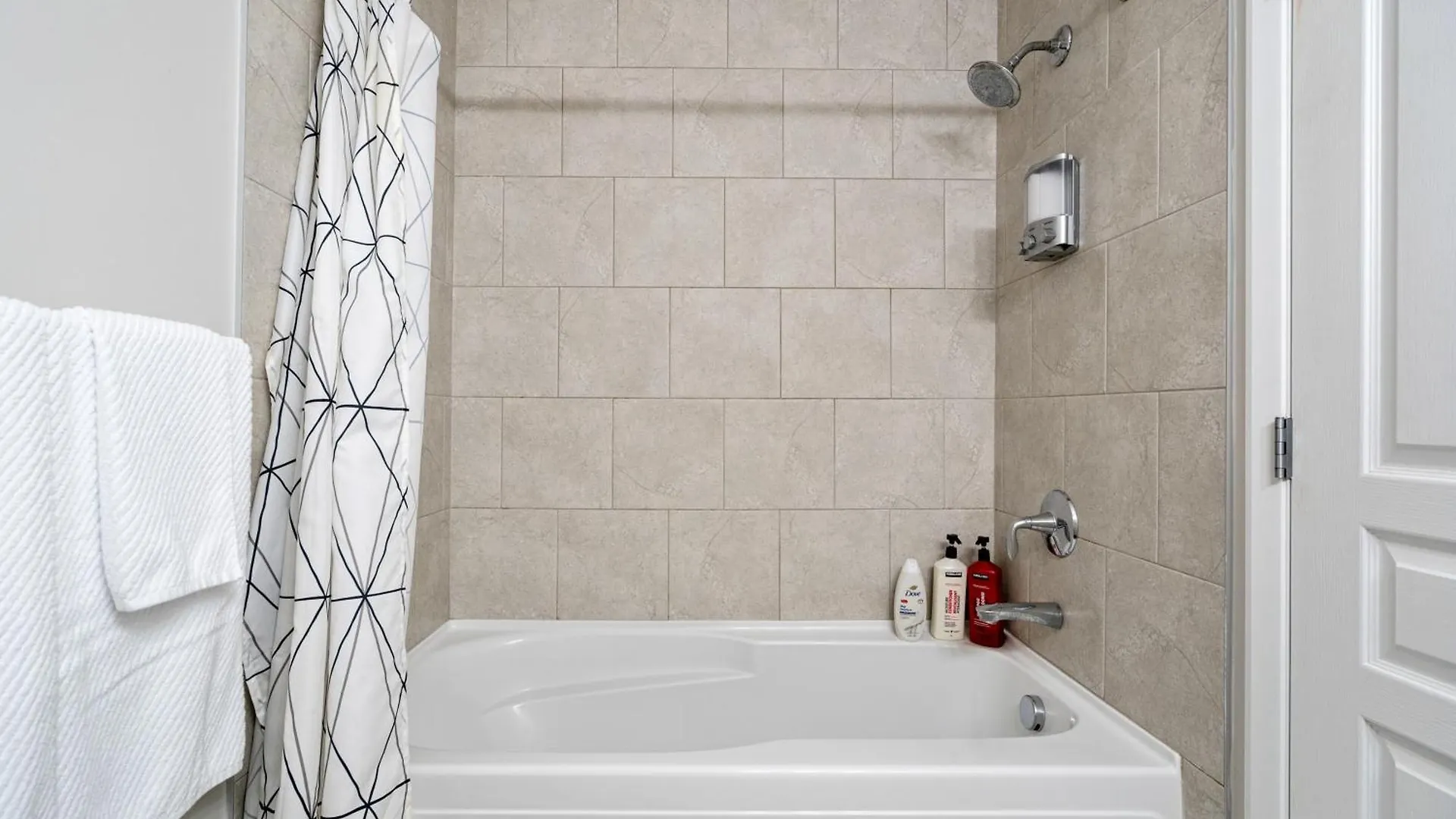 Chic 2Br Condo In Vibrant Downtown Calgary 0*,