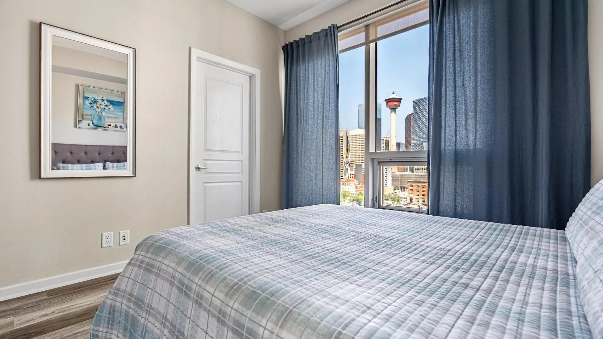 Apartment Chic 2Br Condo In Vibrant Downtown Calgary