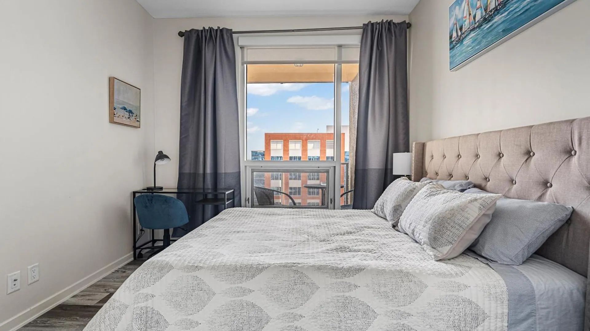 Chic 2Br Condo In Vibrant Downtown Calgary 0*,