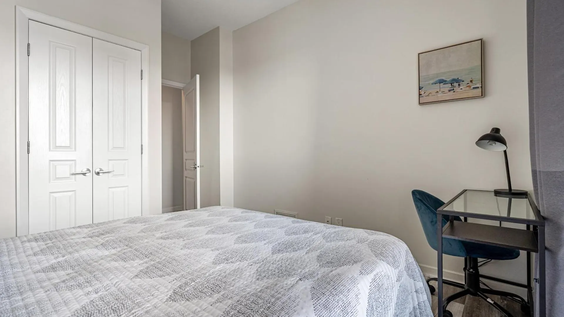 Chic 2Br Condo In Vibrant Downtown Calgary Apartment