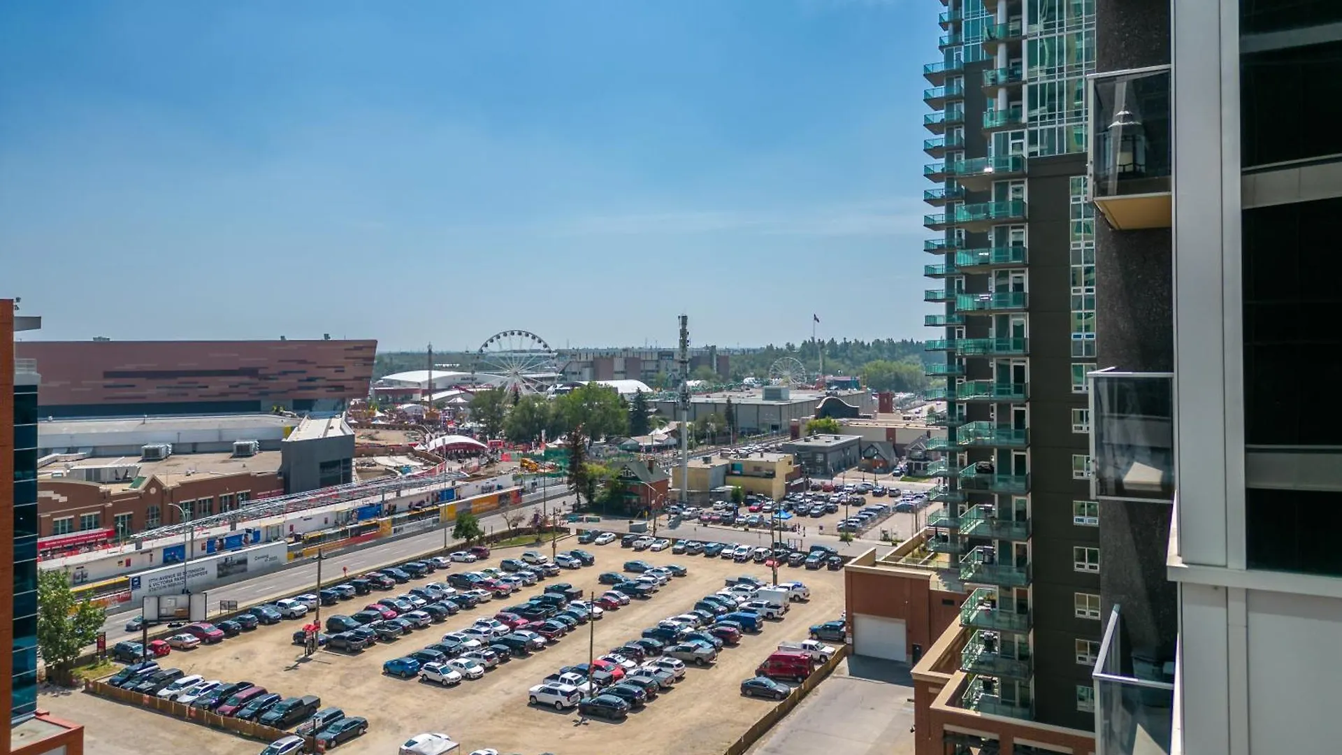 Apartment Chic 2Br Condo In Vibrant Downtown Calgary