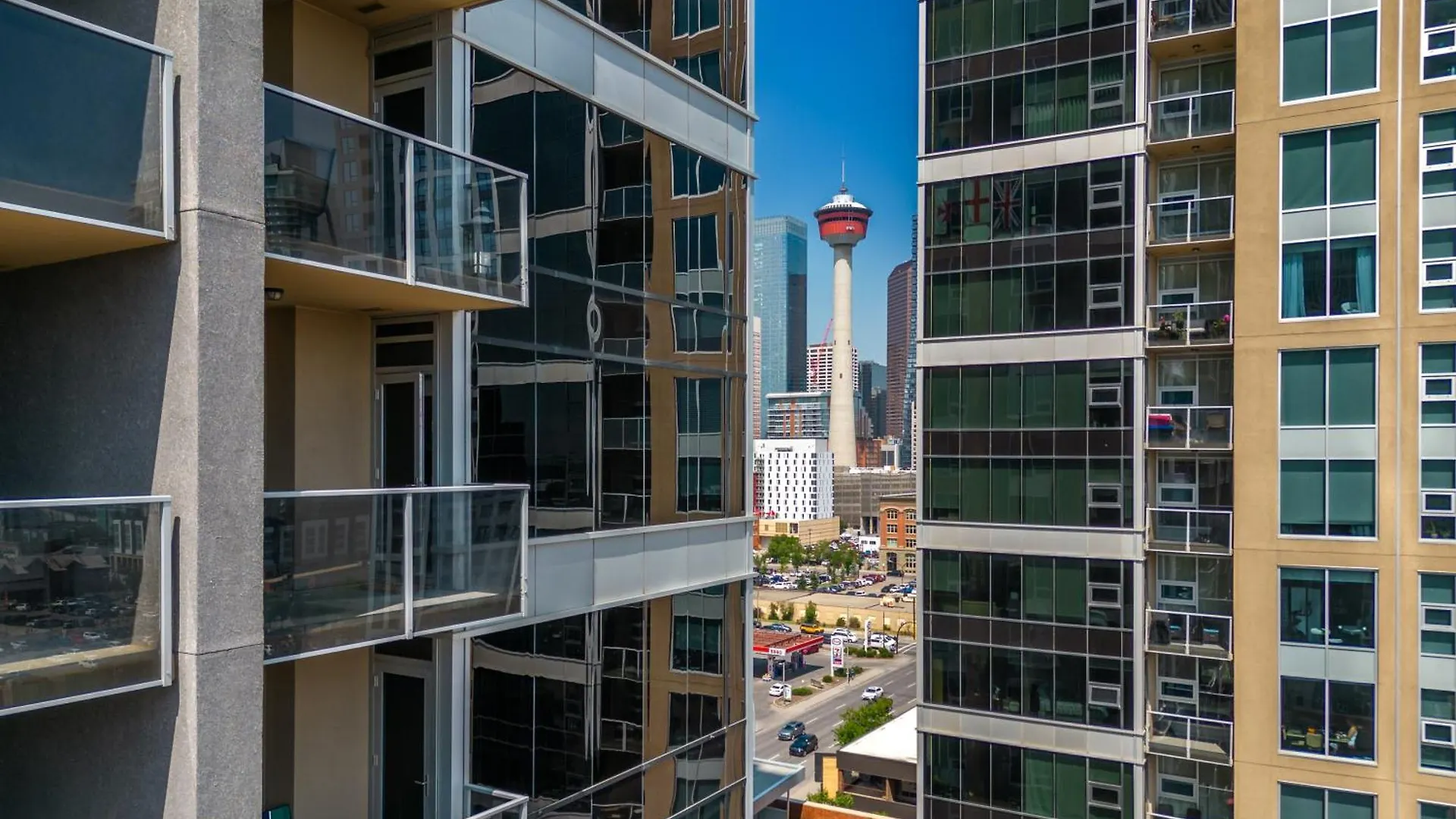 Chic 2Br Condo In Vibrant Downtown Calgary 0*,  Canada