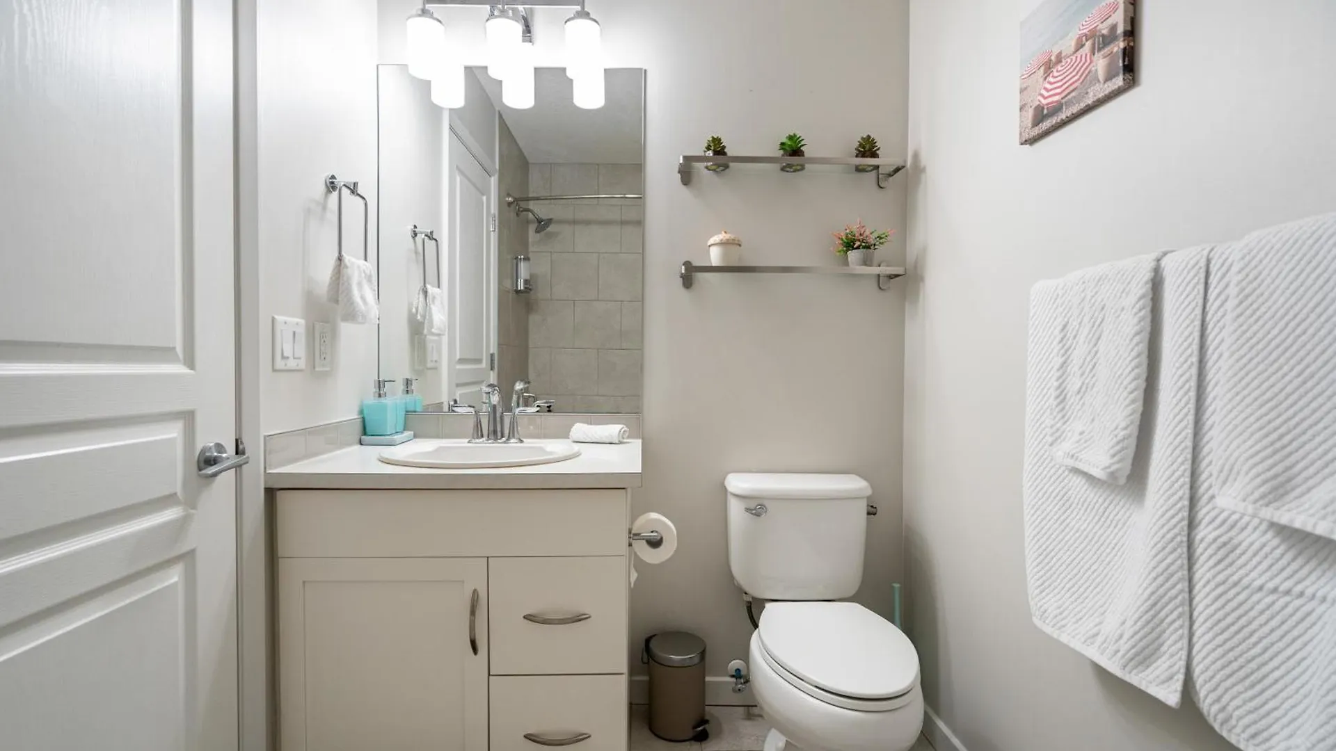Chic 2Br Condo In Vibrant Downtown Calgary