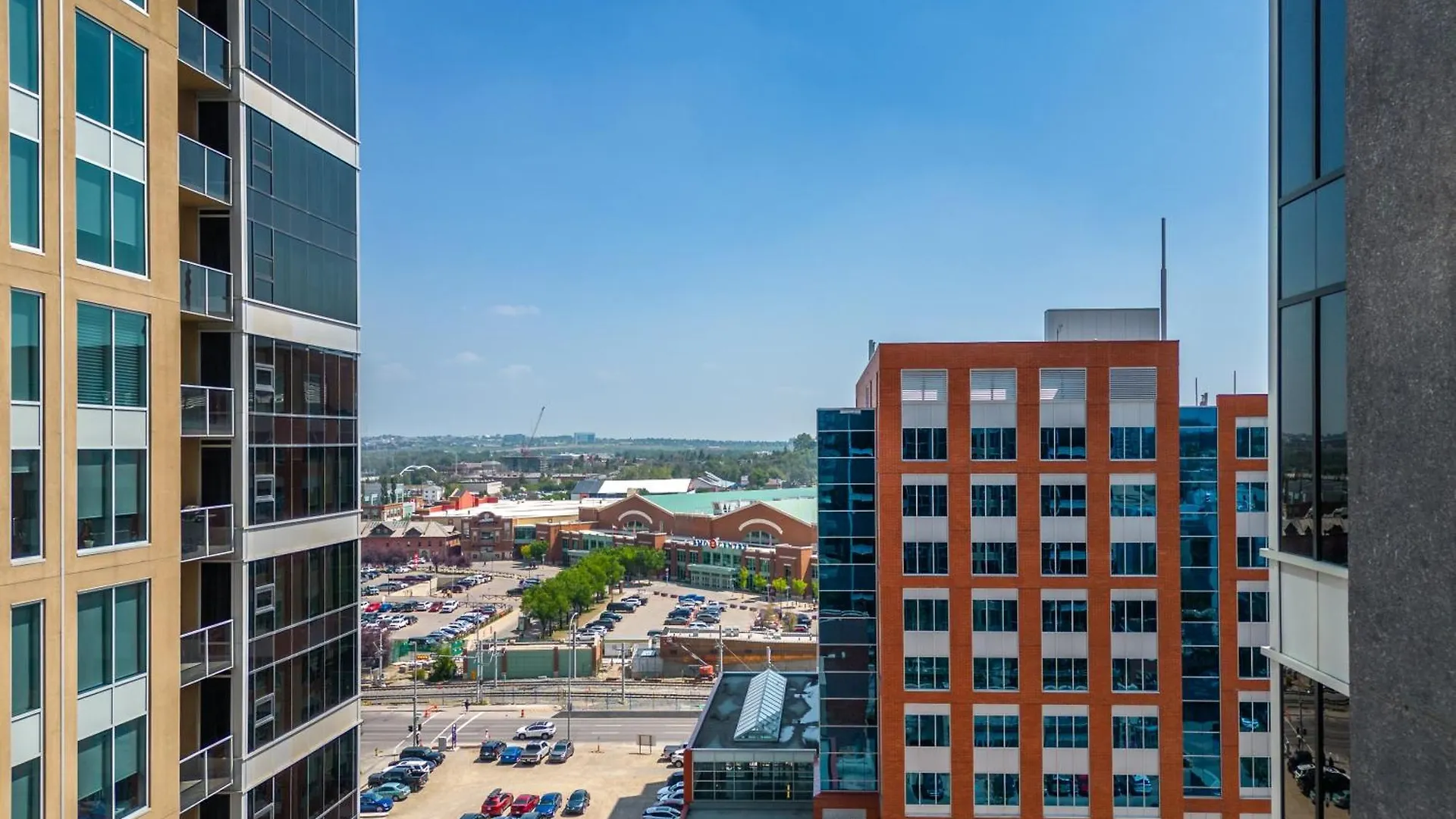 Chic 2Br Condo In Vibrant Downtown Calgary
