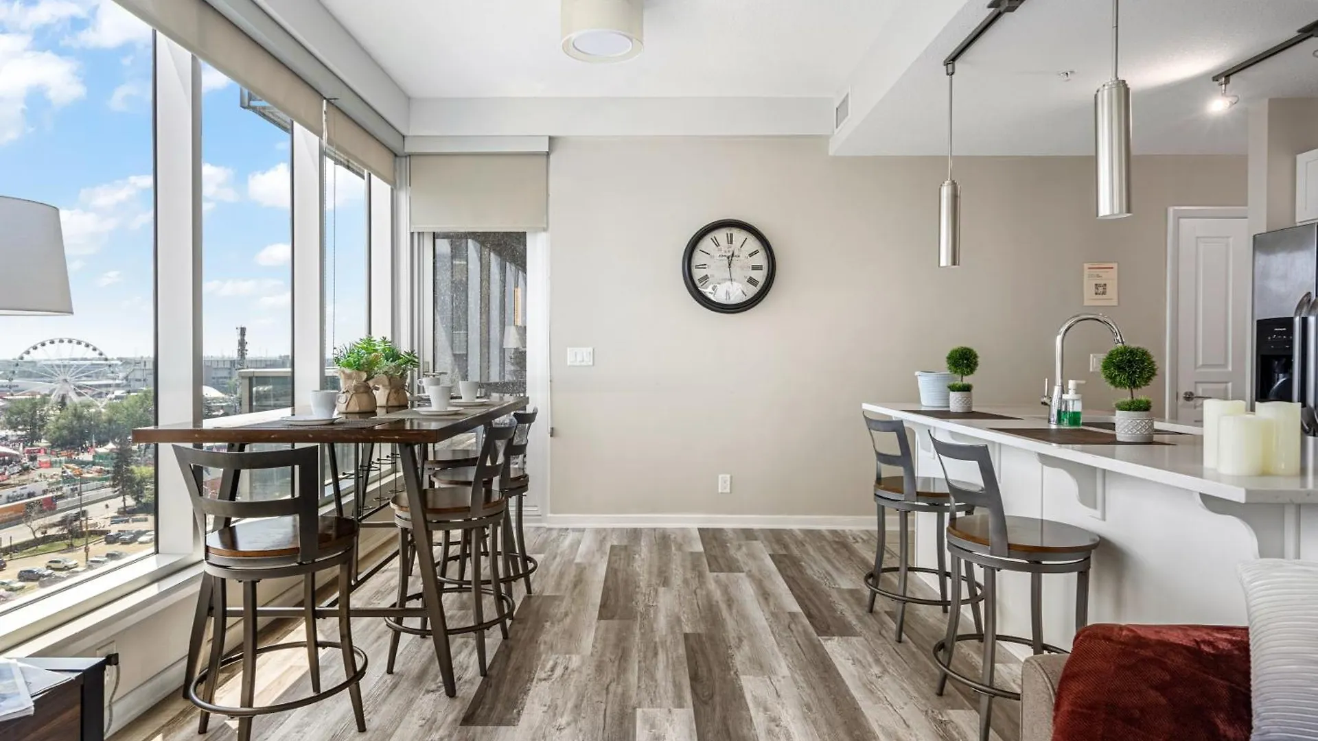 Chic 2Br Condo In Vibrant Downtown Calgary 0*,  Canada