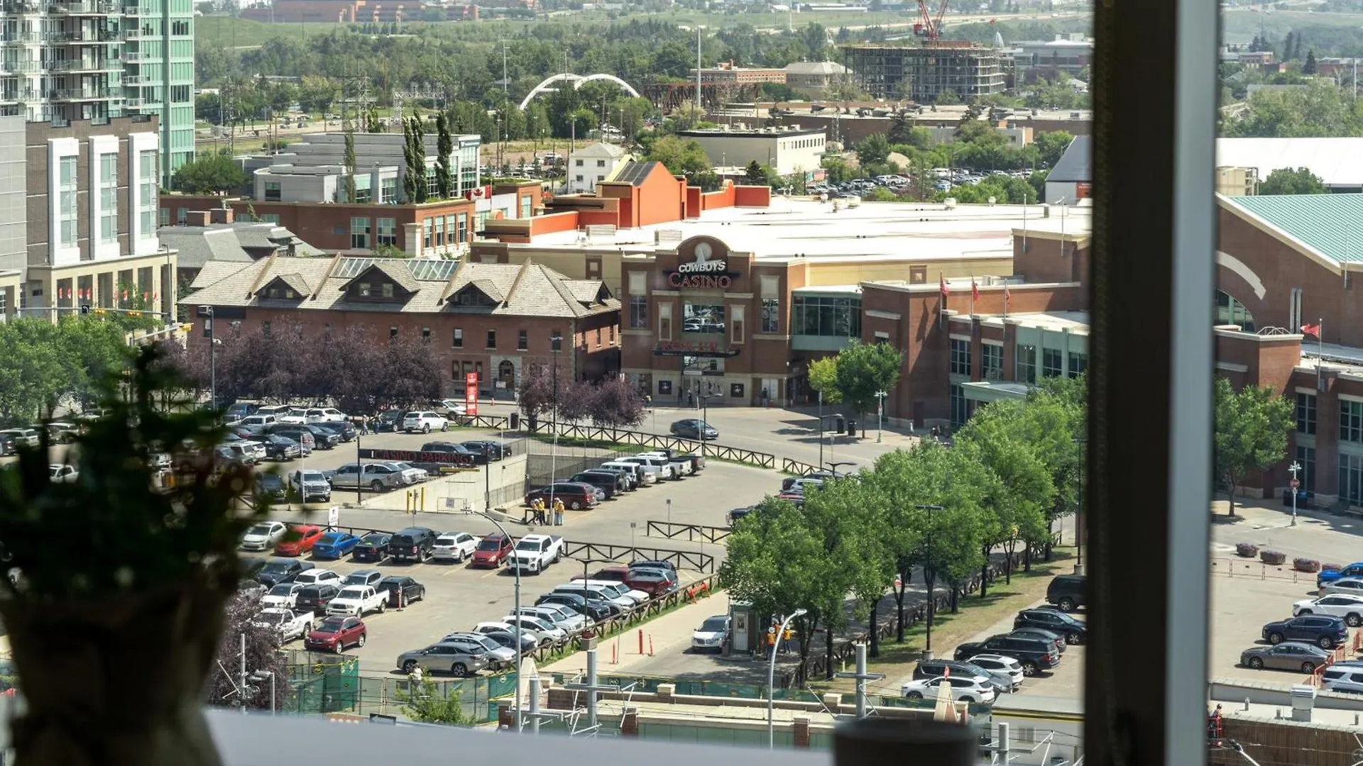 Chic 2Br Condo In Vibrant Downtown Calgary 0*,