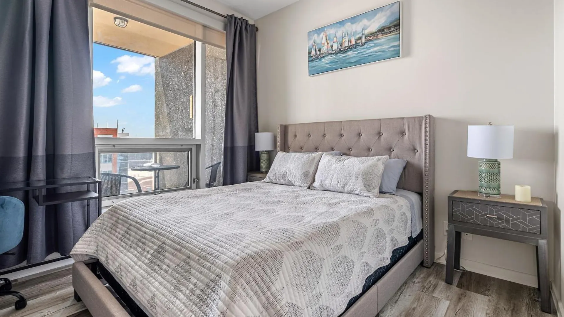 Chic 2Br Condo In Vibrant Downtown Calgary